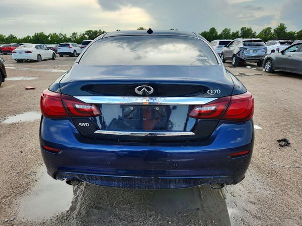 2015 INFINITI Q70