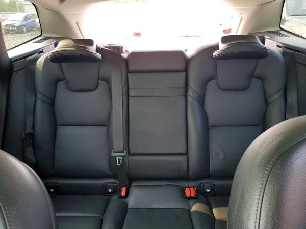 2019 VOLVO XC60 Momentum — SUVN