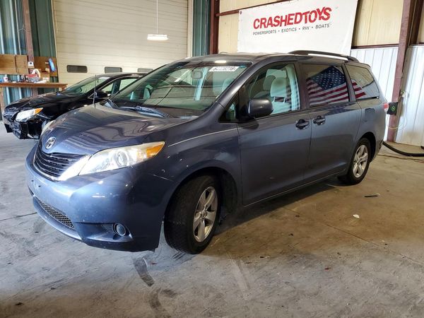 2013 TOYOTA SIENNA