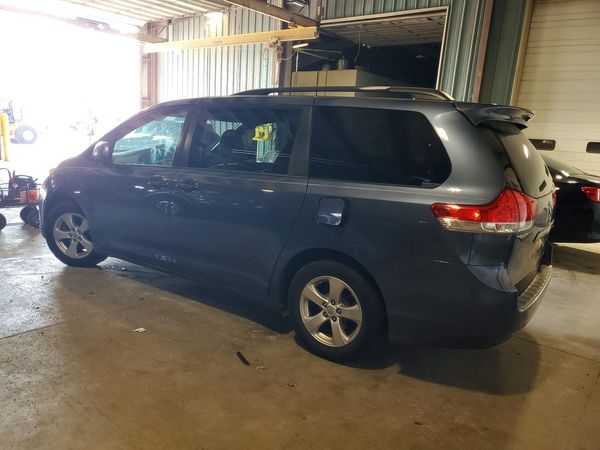 2013 TOYOTA SIENNA