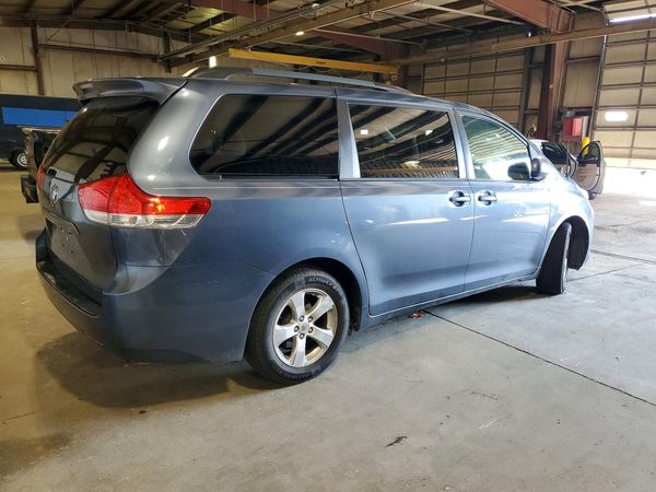 2013 TOYOTA SIENNA