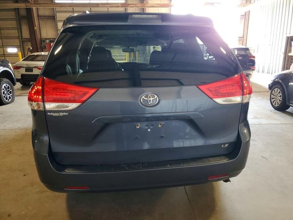 2013 TOYOTA SIENNA