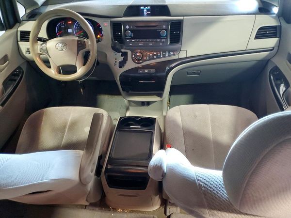 2013 TOYOTA SIENNA