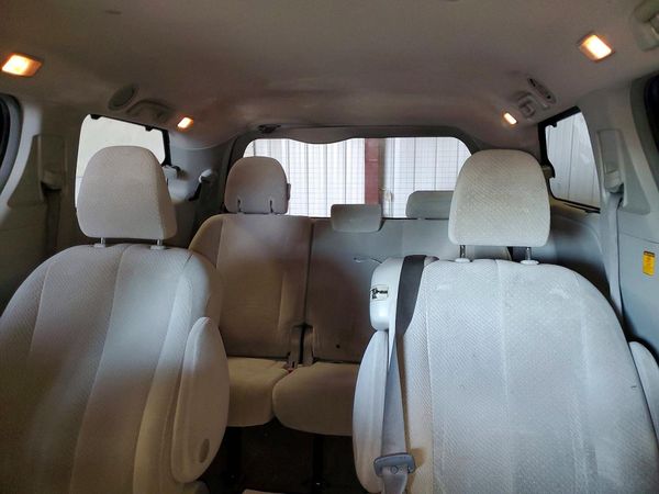 2013 TOYOTA SIENNA