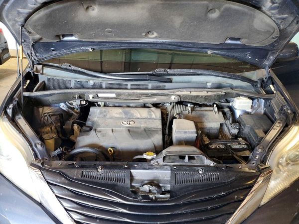 2013 TOYOTA SIENNA