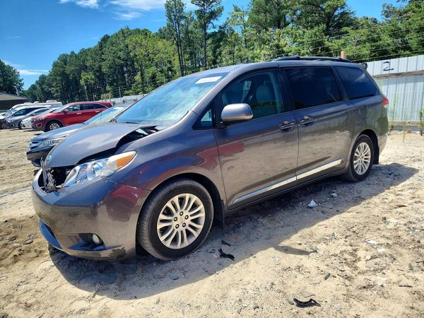 2013 TOYOTA SIENNA