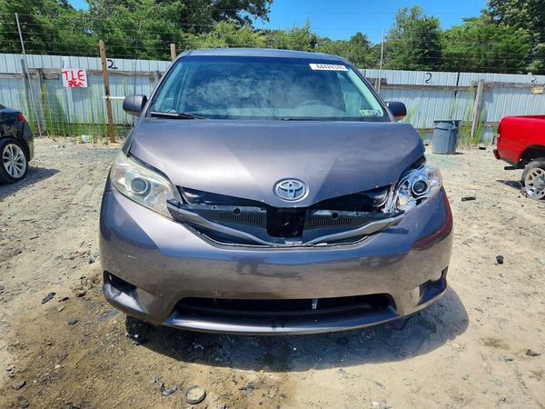 2013 TOYOTA SIENNA