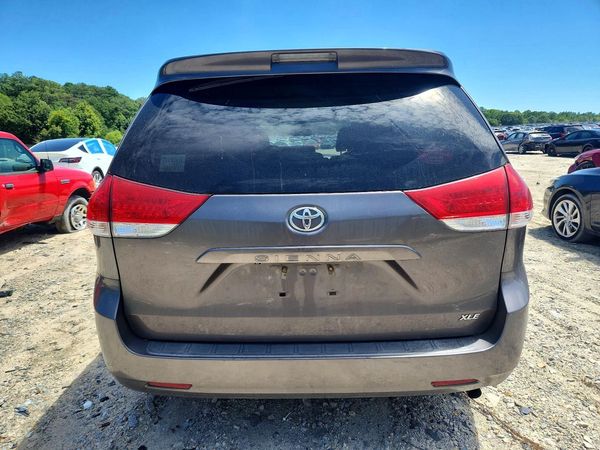 2013 TOYOTA SIENNA