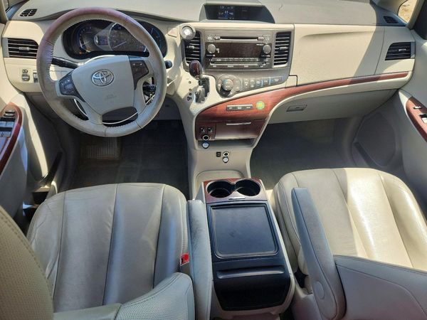 2013 TOYOTA SIENNA