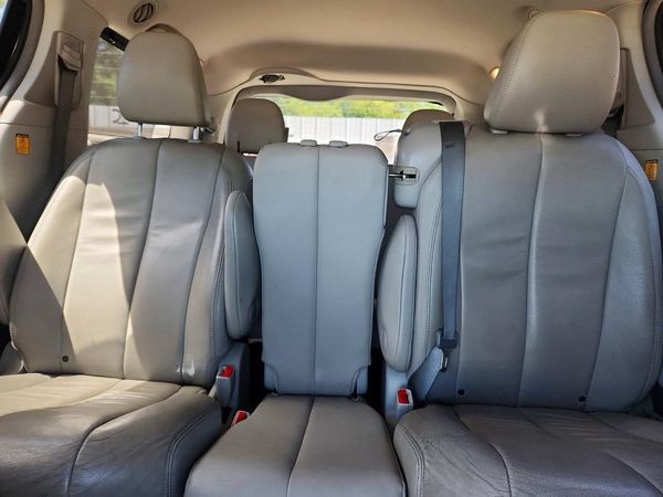 2013 TOYOTA SIENNA