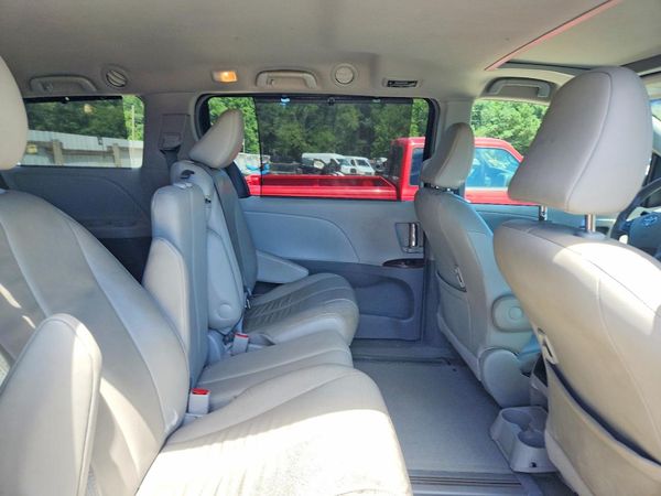 2013 TOYOTA SIENNA