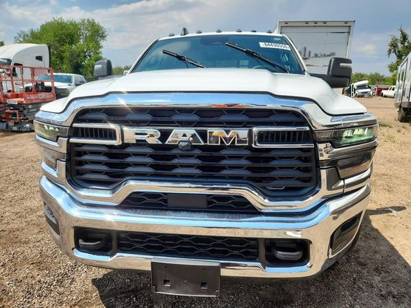 2026 RAM 3500 CREW CAB CHASSIS 4X4