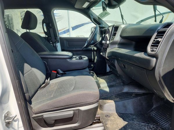 2026 RAM 3500 CREW CAB CHASSIS 4X4