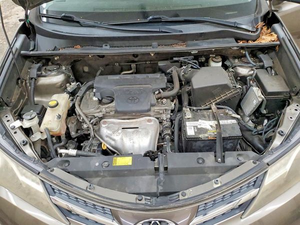 2013 TOYOTA RAV4 Sports — Engine bay