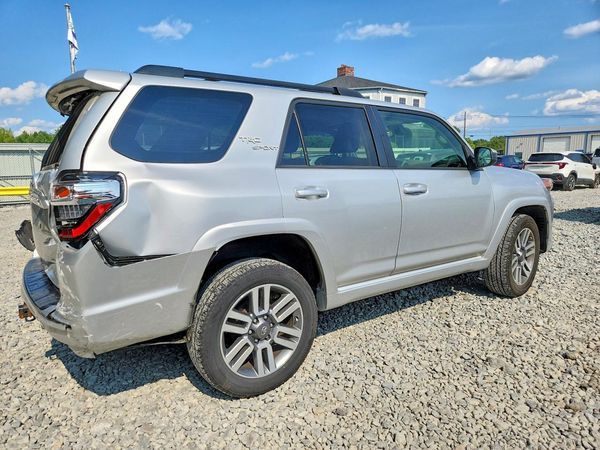2022 TOYOTA 4RUNNER TRD Sport