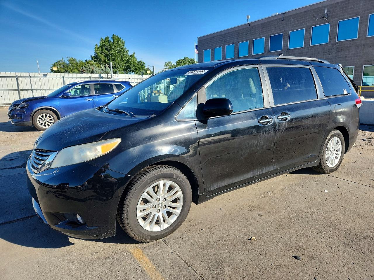 2013 TOYOTA SIENNA