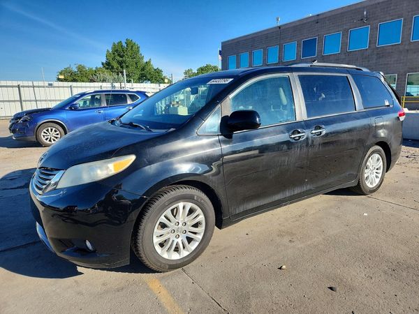 2013 TOYOTA SIENNA