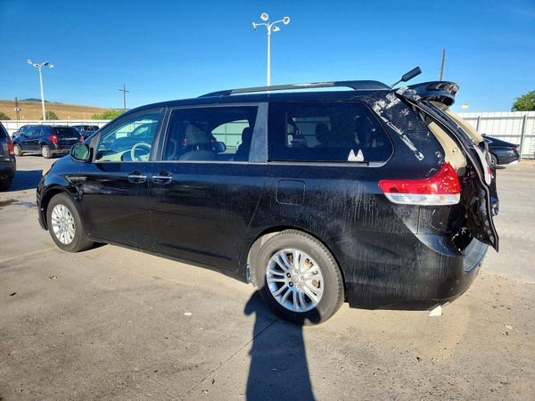 2013 TOYOTA SIENNA