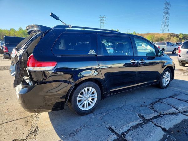 2013 TOYOTA SIENNA