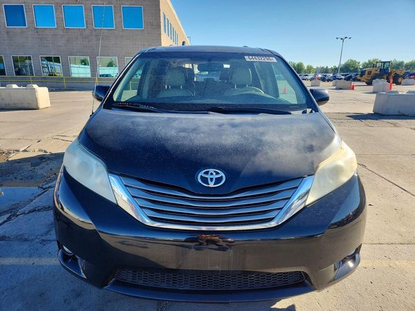 2013 TOYOTA SIENNA