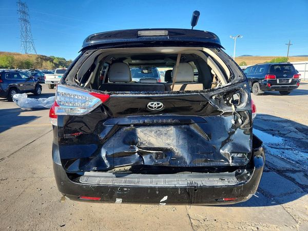2013 TOYOTA SIENNA