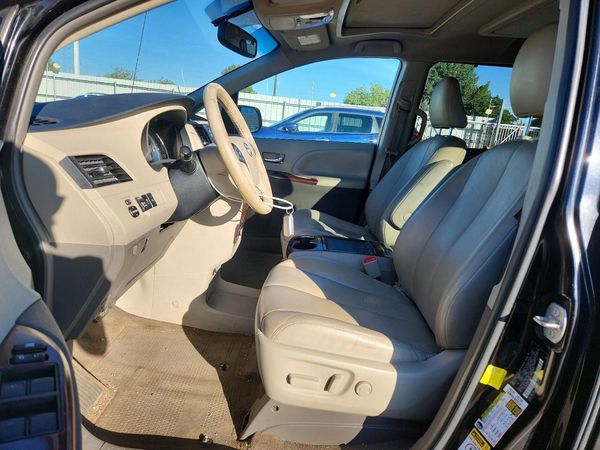 2013 TOYOTA SIENNA