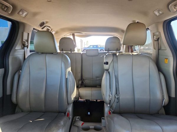 2013 TOYOTA SIENNA
