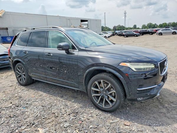 2019 VOLVO XC90 Momentum