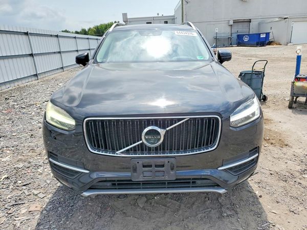 2019 VOLVO XC90 Momentum