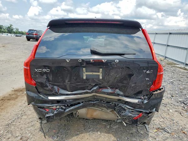 2019 VOLVO XC90 Momentum