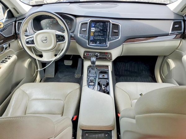 2019 VOLVO XC90 Momentum