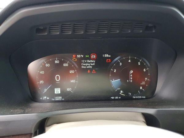 2019 VOLVO XC90 Momentum