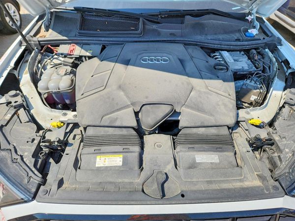 2021 AUDI Q7 quattro Technik — Engine bay