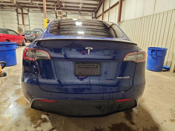 2024 TESLA MODEL Y