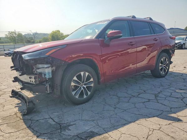 2022 TOYOTA HIGHLANDER XLE