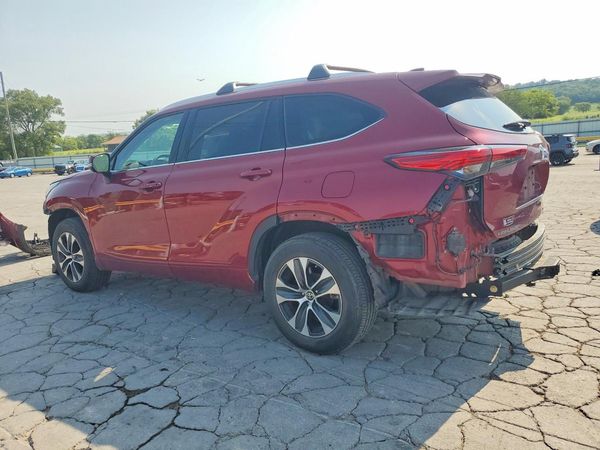 2022 TOYOTA HIGHLANDER XLE