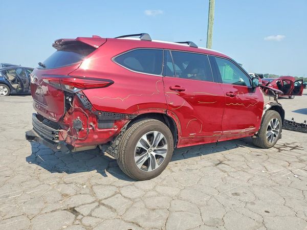2022 TOYOTA HIGHLANDER XLE