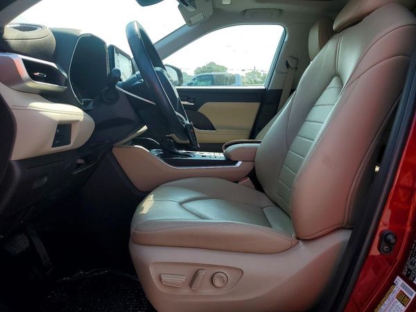 2022 TOYOTA HIGHLANDER XLE