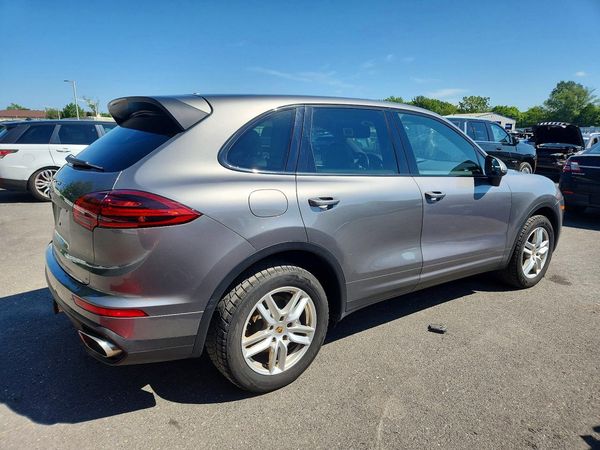 2015 PORSCHE CAYENNE