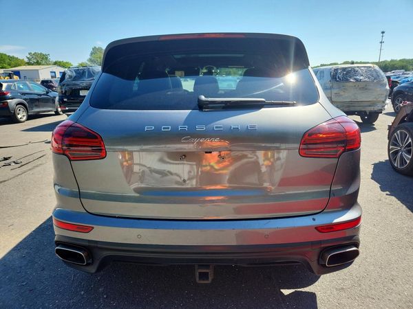 2015 PORSCHE CAYENNE