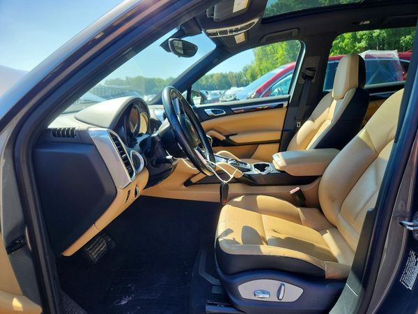 2015 PORSCHE CAYENNE