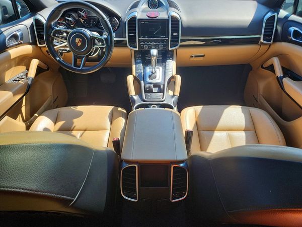 2015 PORSCHE CAYENNE