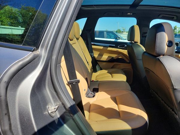 2015 PORSCHE CAYENNE