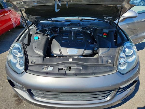 2015 PORSCHE CAYENNE