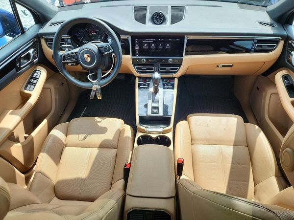 2024 PORSCHE MACAN