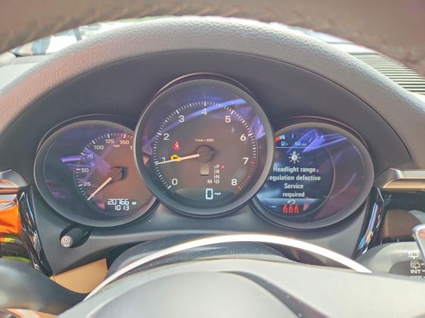 2024 PORSCHE MACAN