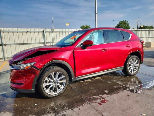 2020 MAZDA CX-5 Grand Touring — Front 3/4