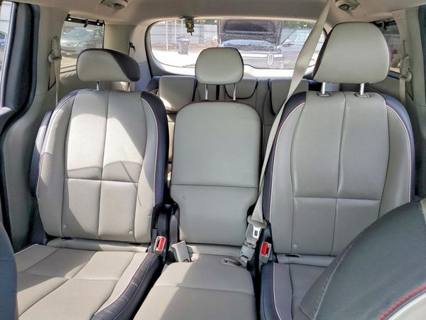 2015 KIA SEDONA GLS - Middle level