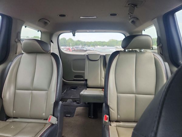 2017 KIA SEDONA LX
