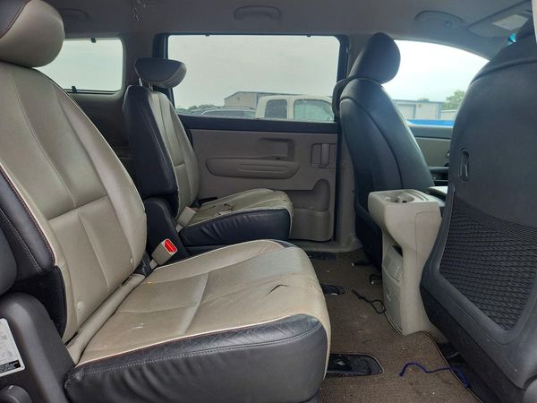 2017 KIA SEDONA LX